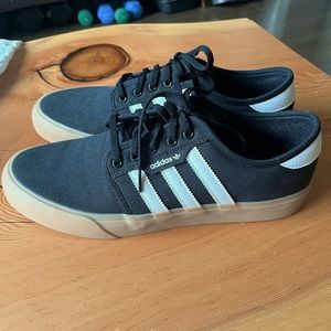 Adidas men’s seeley XT black shoes. Size 10.5